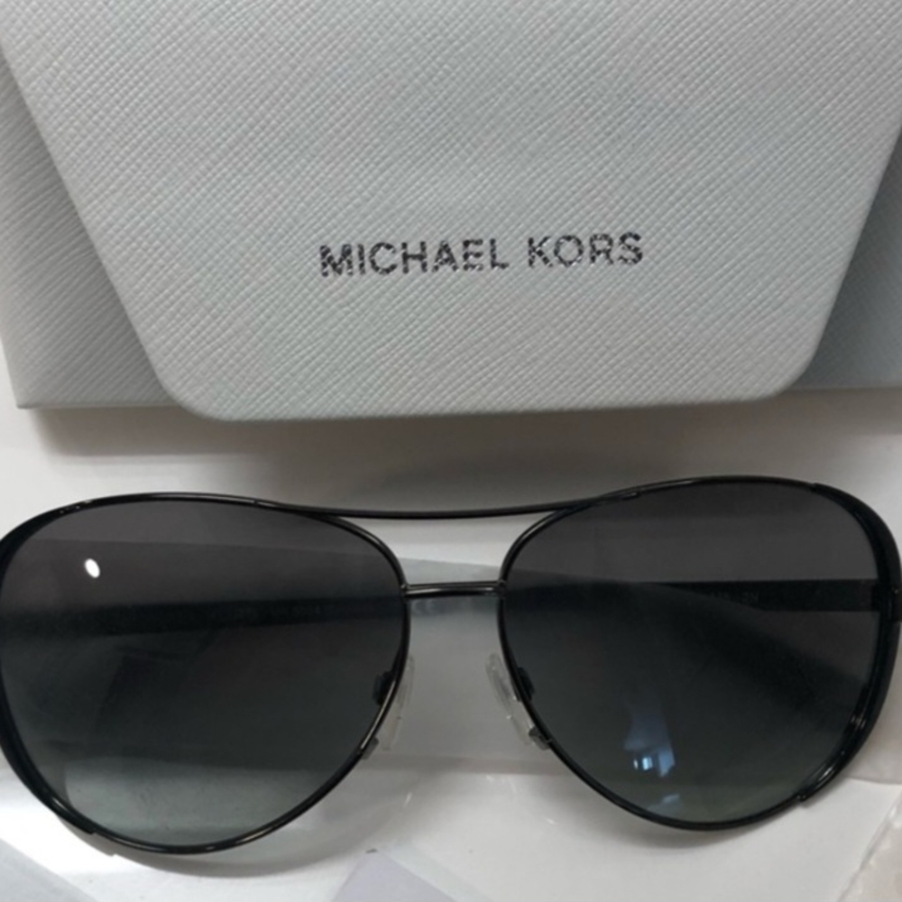 Michael Kors Black Aviator Sunglasses with White Case - Picture 3 of 3